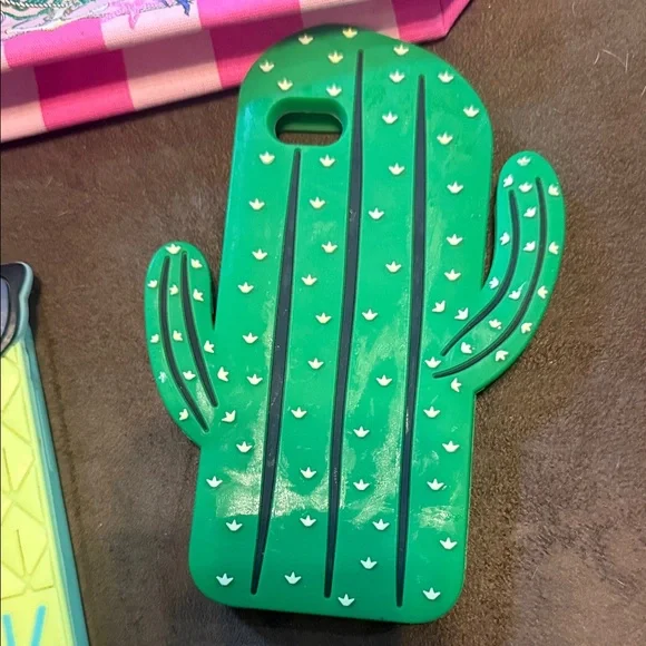 Estee Lauder Pink Bag with pink Phone Case - Picture 3 of 6